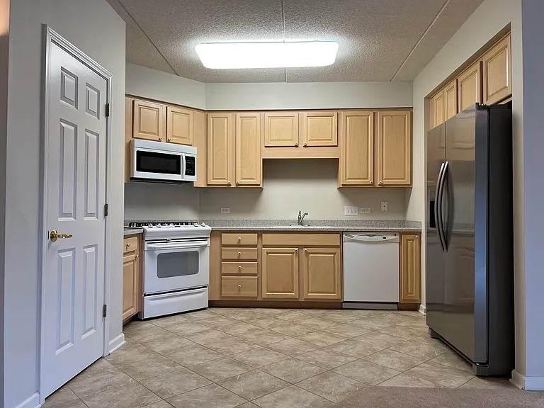 701 W Rand Rd #227 — Photo 3