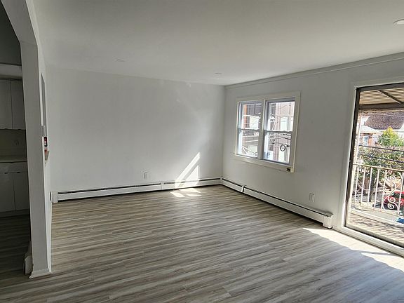 3rd image of 4017 Hudson Ave
