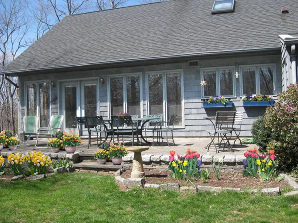 350 Foot Hills Rd, Higganum, CT 06441