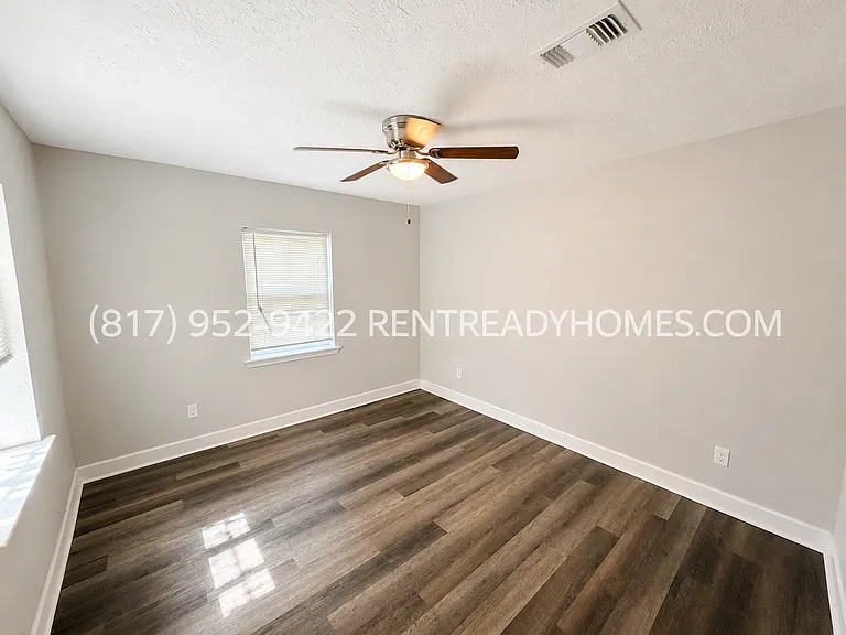 1621 Locust St — Photo 19