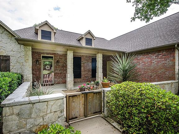 4th image of 411 Hidden Oaks Ln