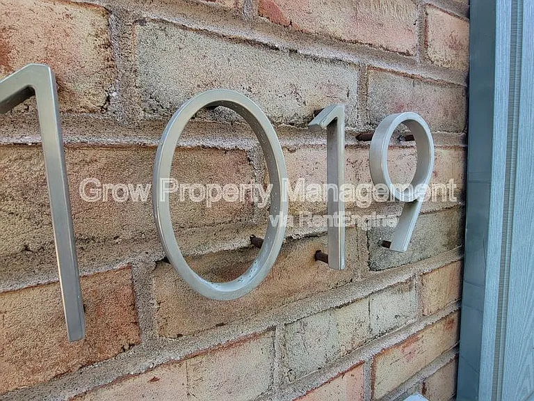 1019 S 10th St — Photo 24