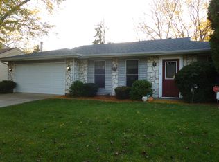1080 Borden Dr, Roselle, IL 60172