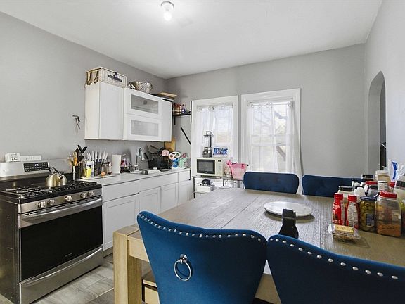 4th image of 3886-3888 Washington St