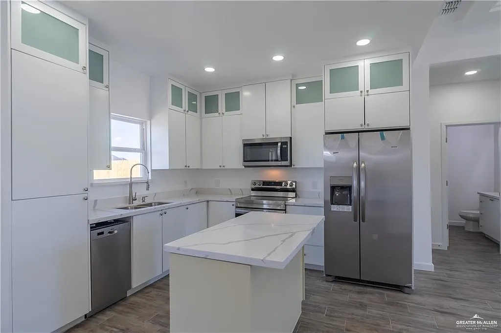 3 bed, 2.0 bath, 1218 sqft, $1,600 — Photo 3