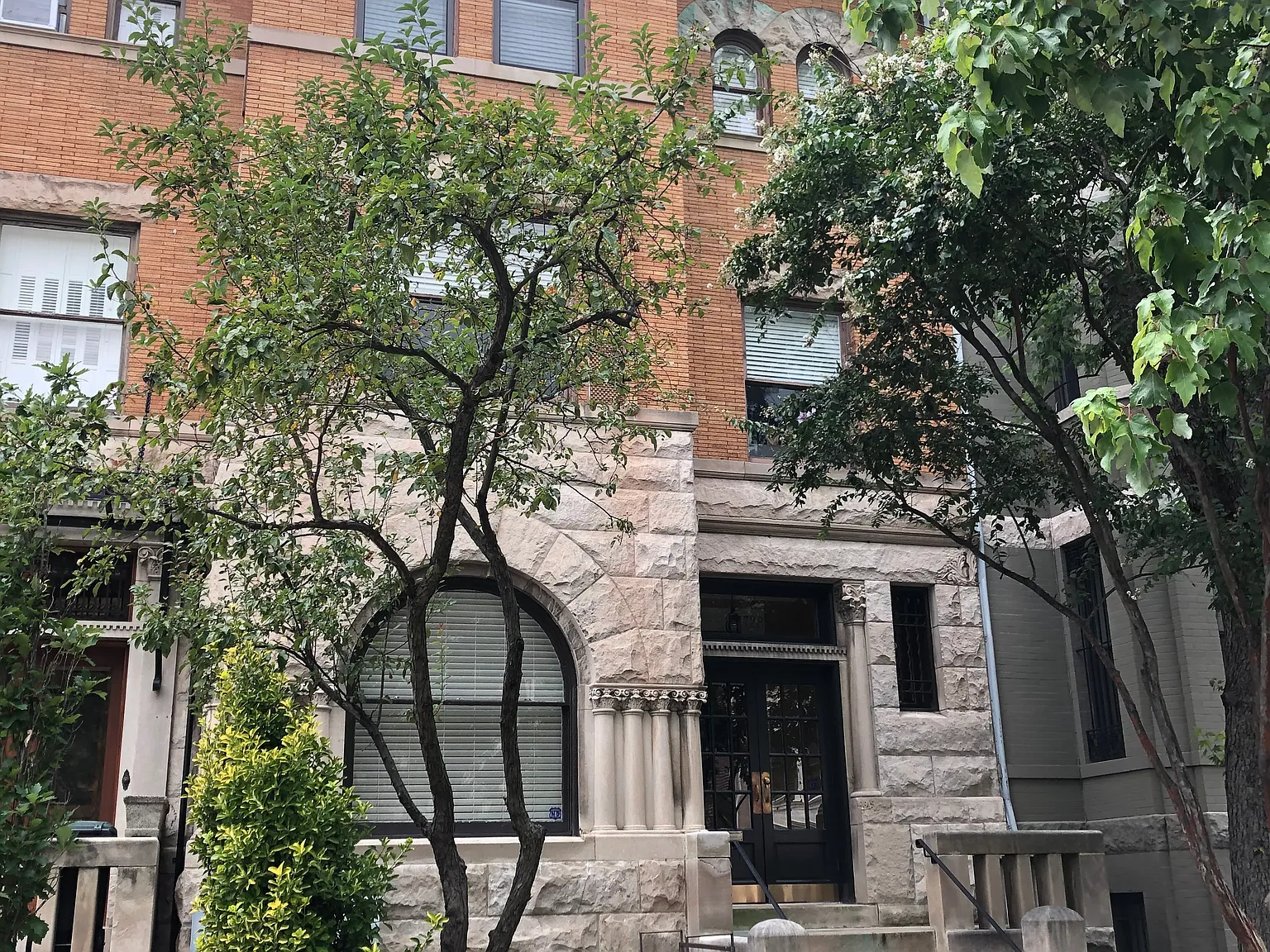 1 bed, 750 sqft, $2,100 — Photo 2