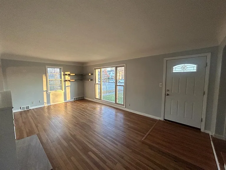 14305 Washington Blvd — Photo 2