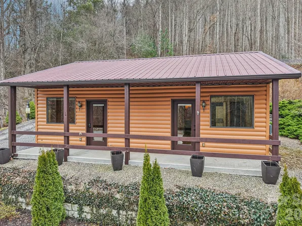 955 Soco Rd, Maggie Valley, NC 28751