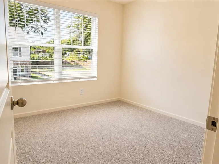 2095 Emerson Dr — Photo 9