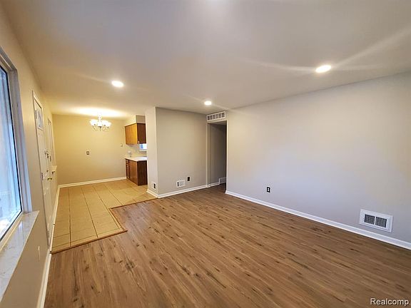 4th image of 21213 Powers Ave