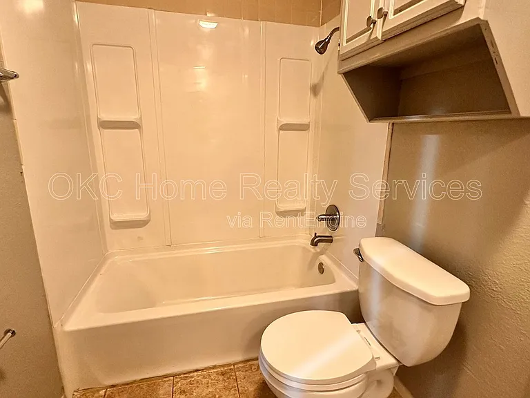 6715 Lyrewood Ln — Photo 25