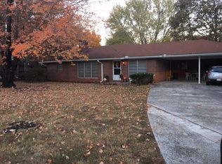 585 Chenocetah Dr, Cornelia, GA 30531