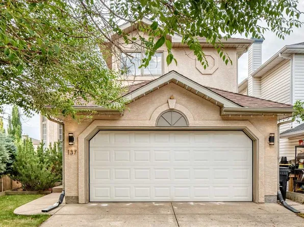 137 NW Sierra Vista Ter SW, Calgary, AB T3H 3C4