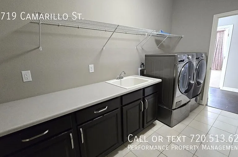 11719 Camarillo St — Photo 32