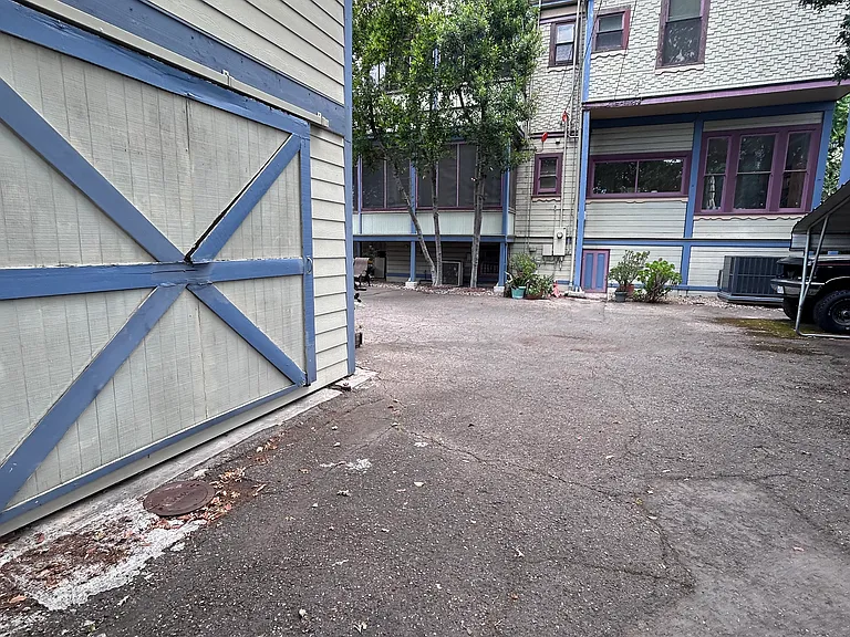 1119 N San Joaquin St — Photo 13
