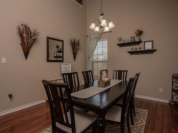 3rd image of 605 Kentucky Derby Ln