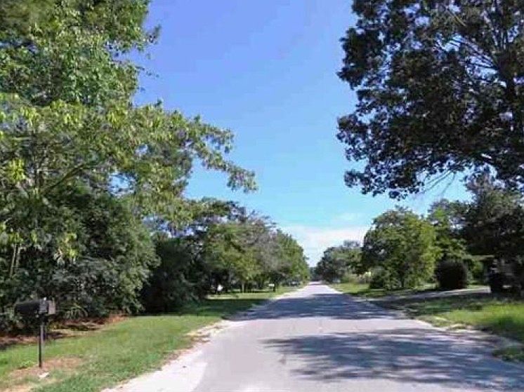 2nd image of 212 Windsor Dr