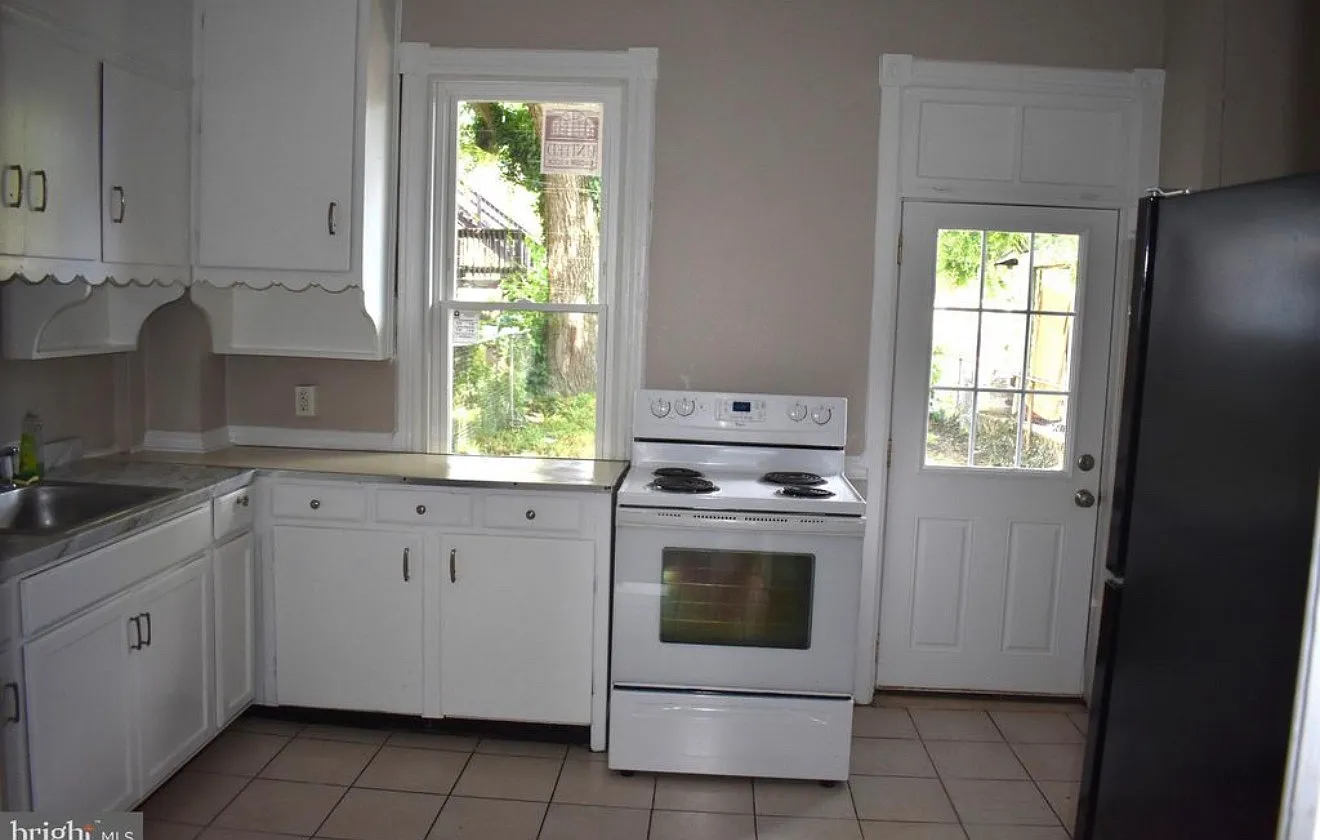 3 bed, 1140 sqft, $1,750 — Photo 4