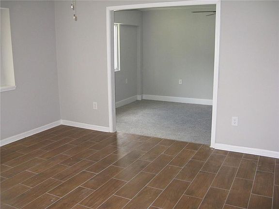 4th image of 305 Almond Creek St