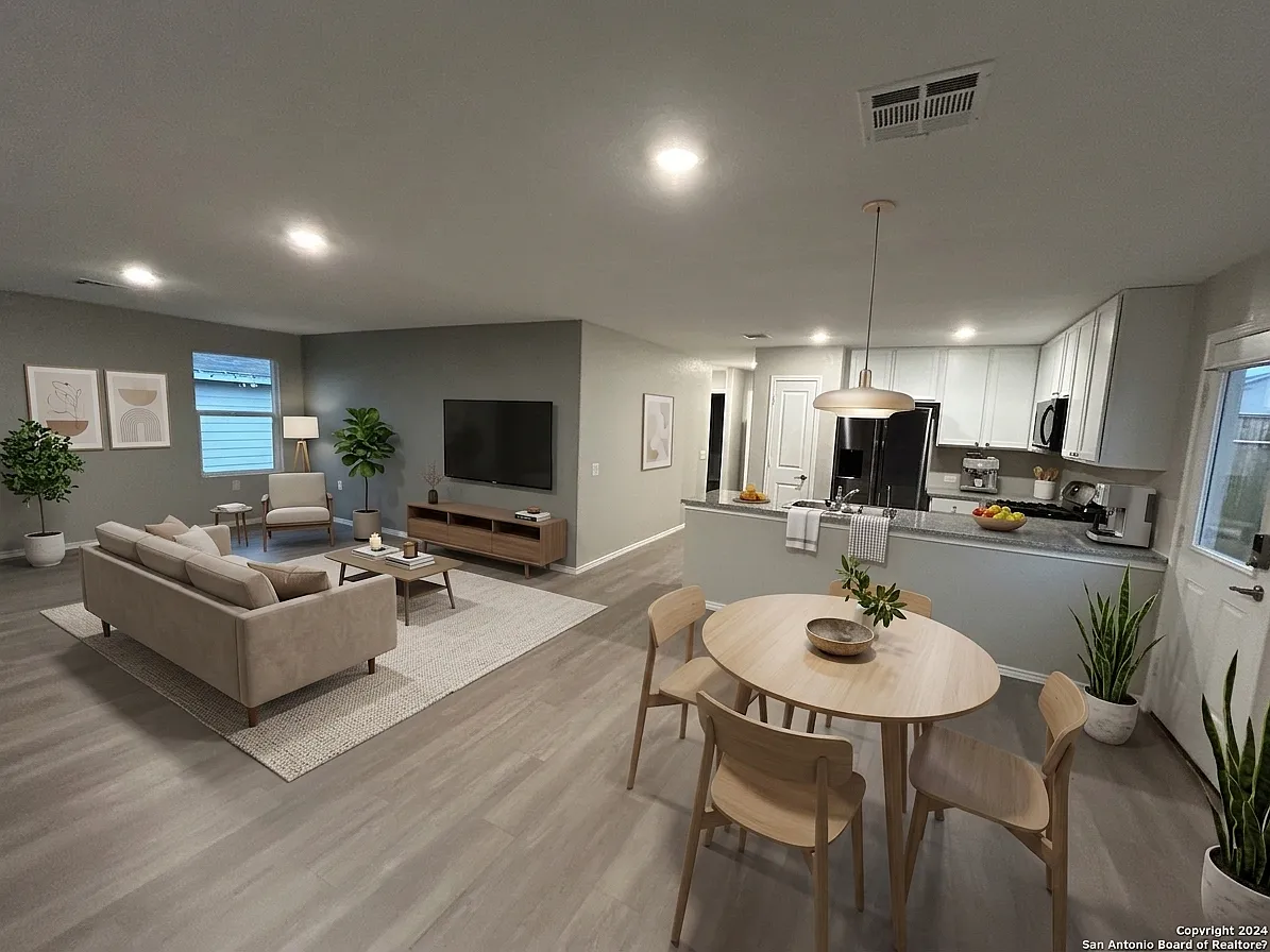 3 bed, 1450 sqft, $1,800 — Photo 2