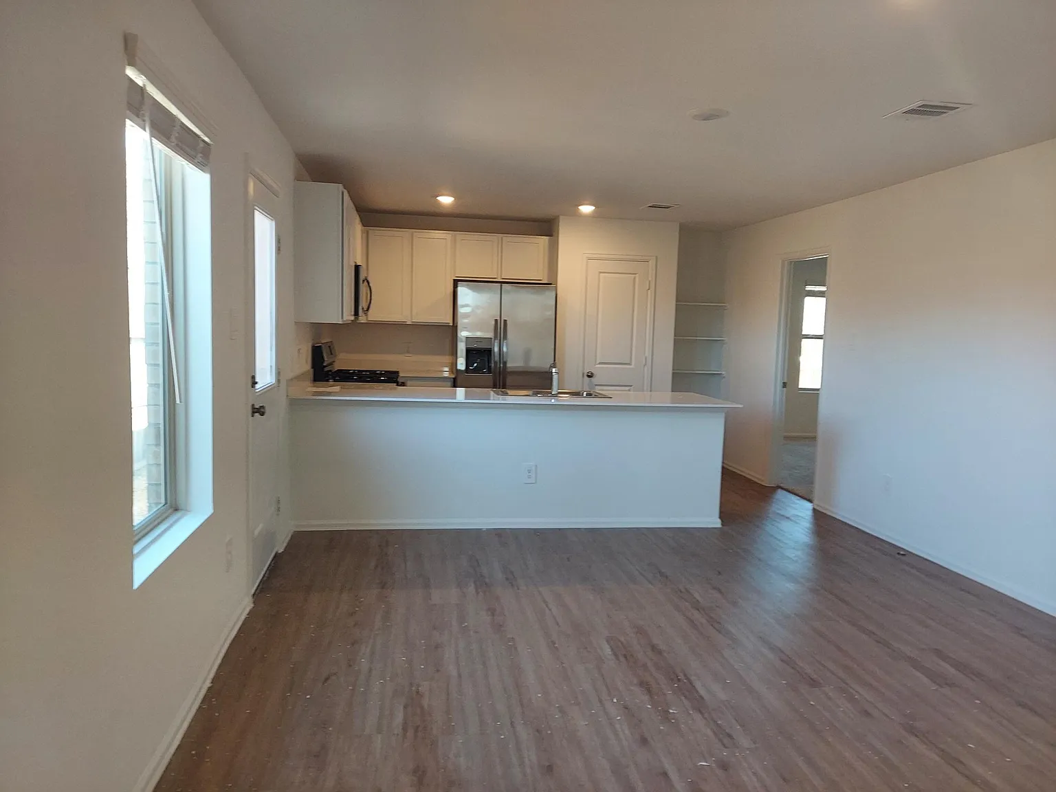 3 bed, 1311 sqft, $1,700 — Photo 4