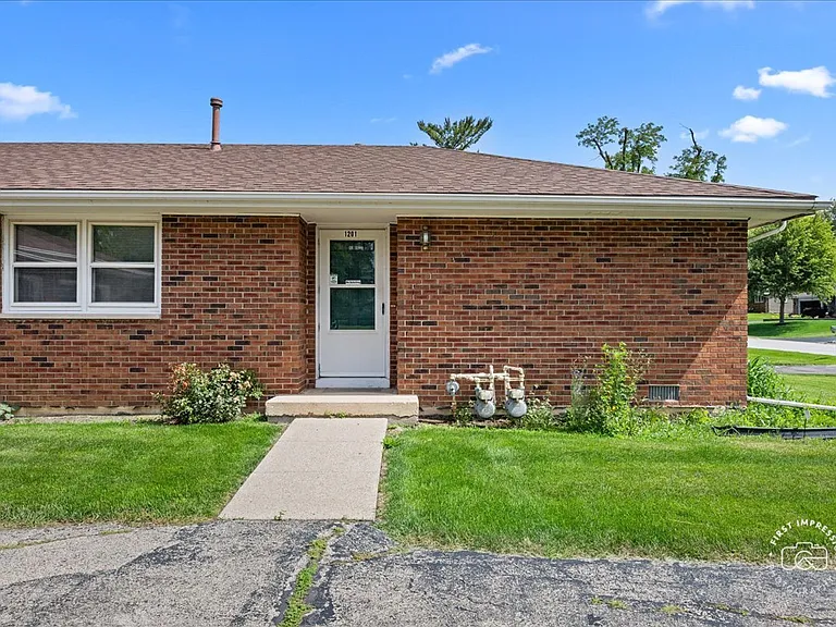 1201 Johnston Dr — Photo 1