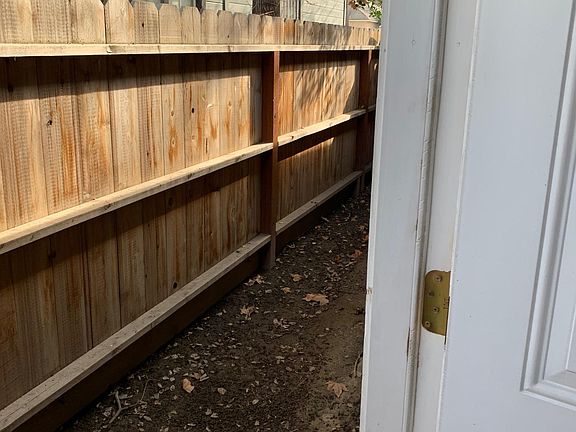 4th image of 215 W Ivy St #A