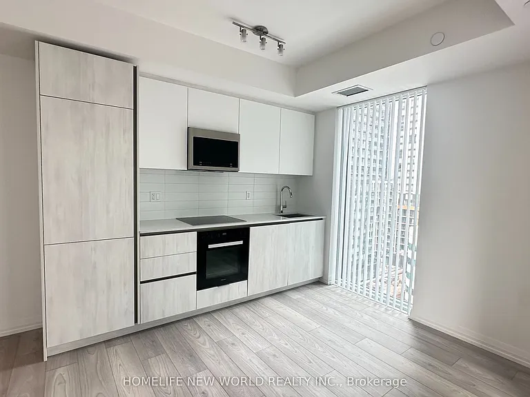 400 King St W #1608 — Photo 2