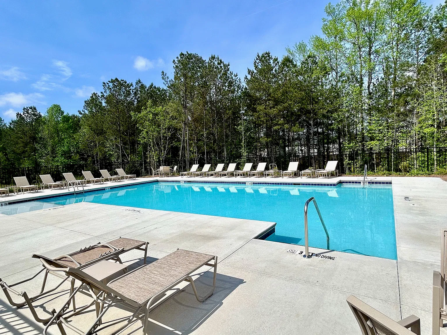 5 bed, 2802 sqft, $2,550 — Photo 3