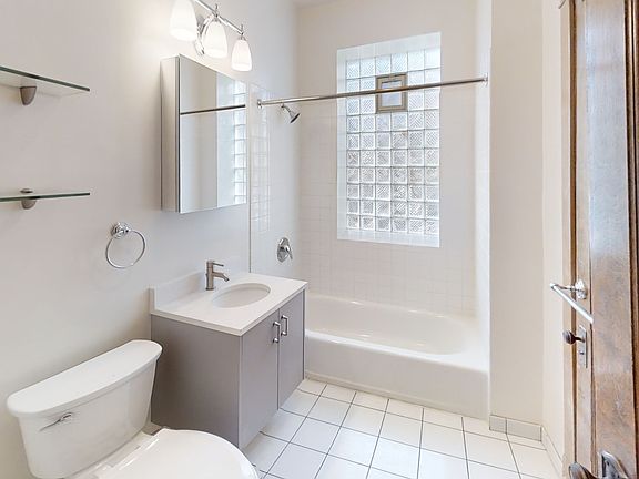 3rd image of 1415 W Cuyler Ave #3