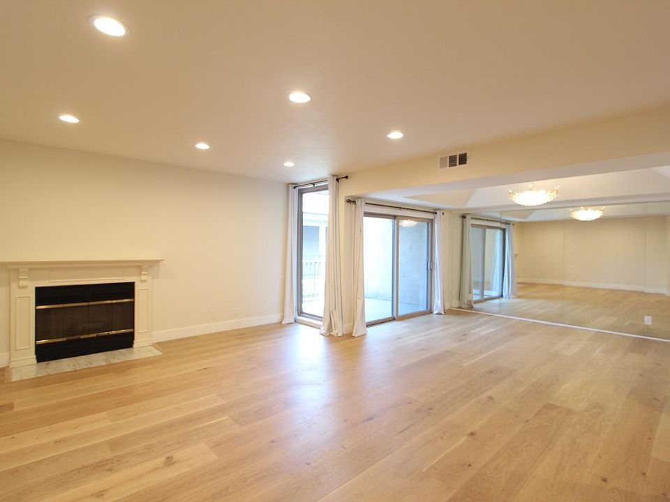 1st image of 439 N Doheny Dr Unit 305