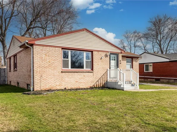 44 Dover Dr, West Seneca, NY 14224