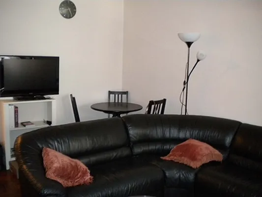 Rented by Akam Sales and Brokerage | media 25