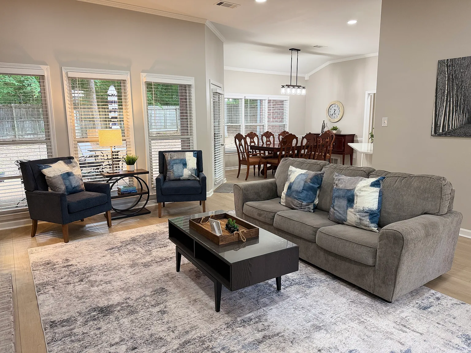 5 bed, 3437 sqft, $11,840 — Photo 3