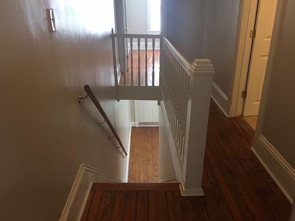 5th image of 426 Queen St