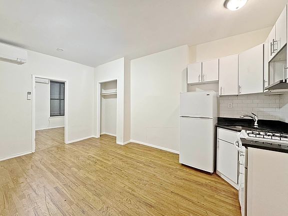3rd image of 136 Orchard St #2