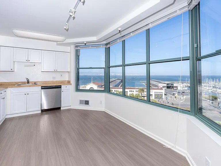 South Beach Marina Apartments — Photo 63