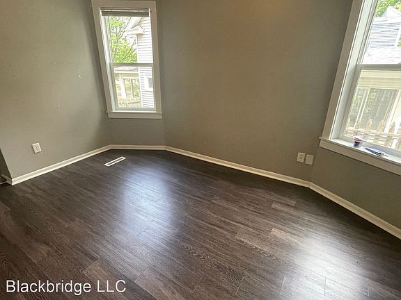 3rd image of 868 Margaret St APT 1