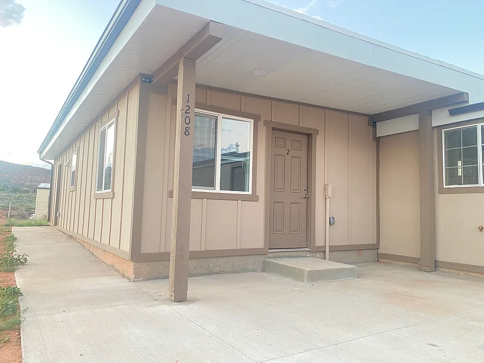 1208 S Hamblin Dr #2