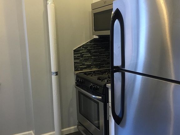 2nd image of 558 Parkside Ave #4C4