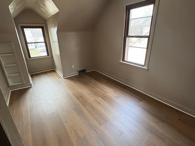 25905 Currier St — Photo 9