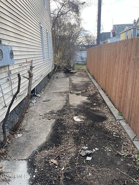 4th image of 506 Hattie Street