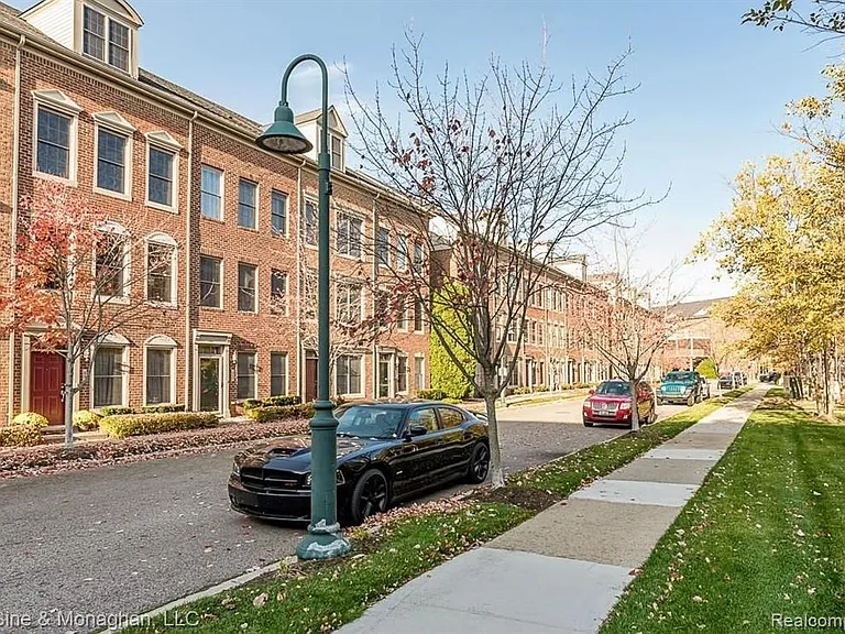 2210 Attard — Photo 28