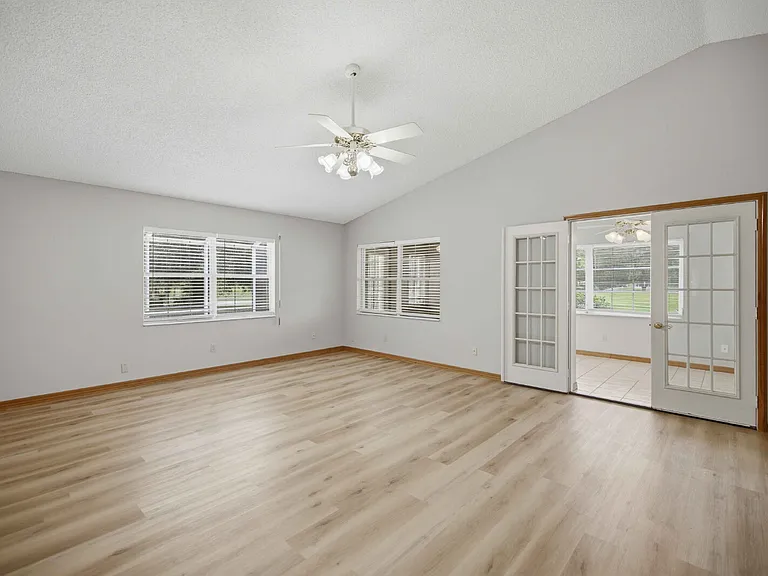 9177 SW 91st Cir — Photo 2