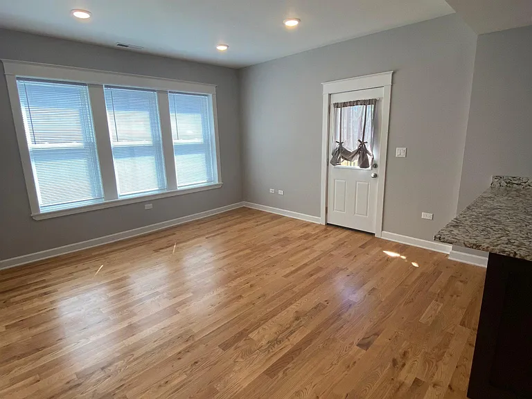 6236 S Greenwood Ave — Photo 10