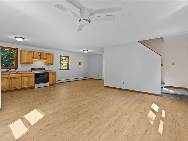 1672 Sweet Hollow Rd — Photo 13