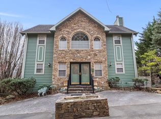 907 Smoky Bears Way, Gatlinburg, TN 37738