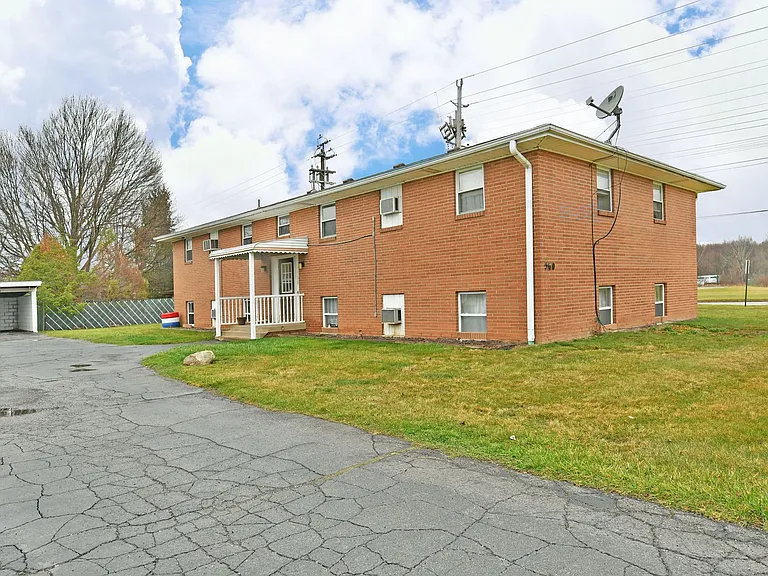 560 Gladys St — Photo 31