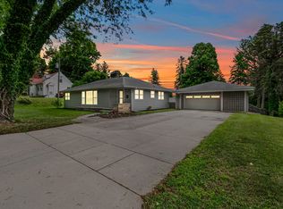 61 Charles St, Hillsdale, MI 49242