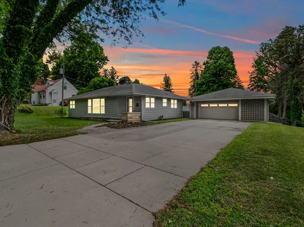 61 Charles St, Hillsdale, MI 49242